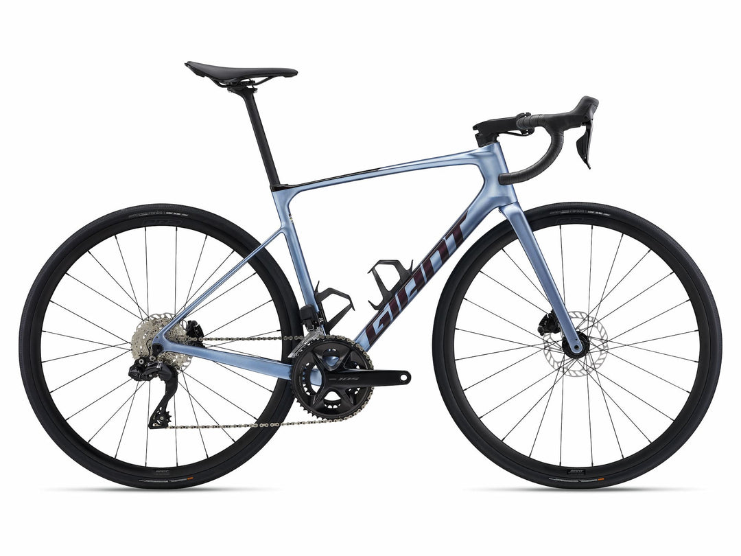Pohodlné karbonové silniční kolo Giant Defy, Elektrické řazení 105 Di2 12s, Plně integrované kabely