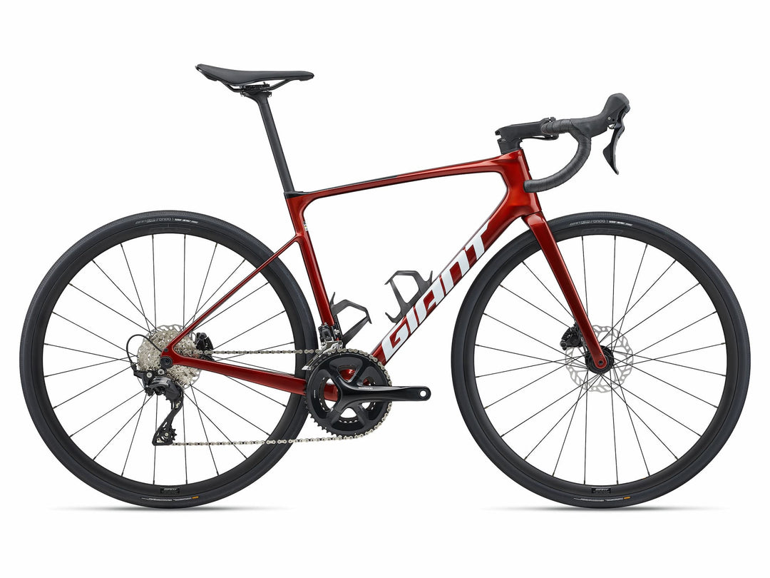 Karbonové silniční kolo Giant Defy Advanced 2, Shimano 105 12s, plná integrace kabelů