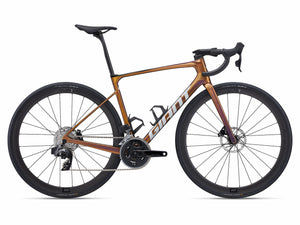 Silniční kolo Giant Defy Advanced Pro 1, SADA SRAM Rival eTap AXS, lehký a aerodynamický design pro vytrvalostní jízdu