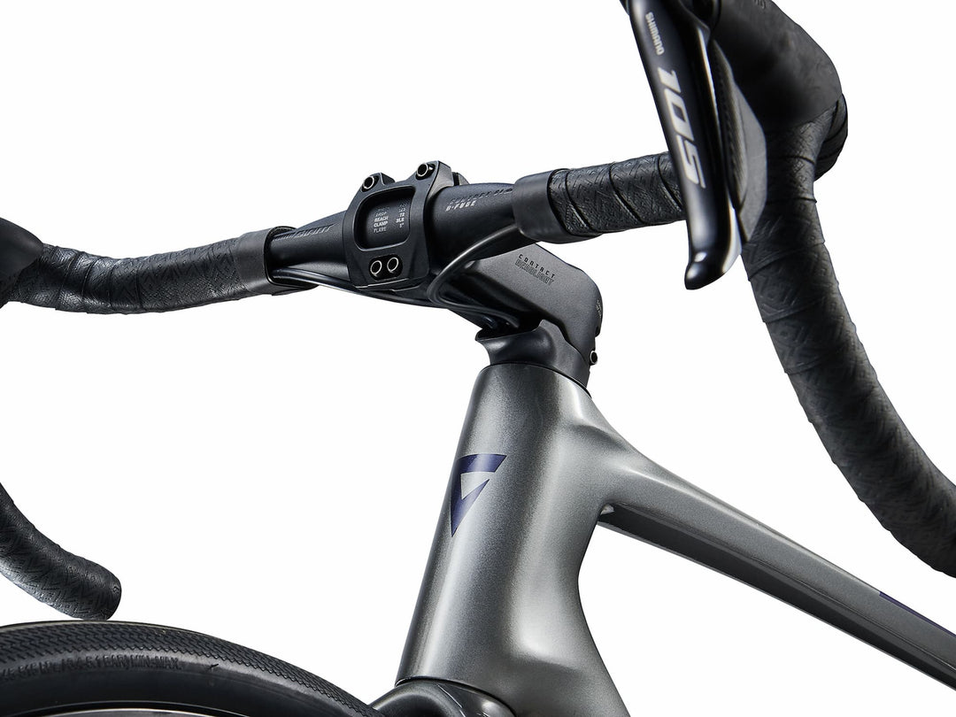 Silniční kolo Giant defy advanced plně integrovaná kabeláž