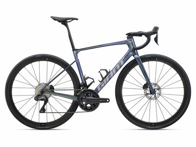 Silniční kolo Giant Defy Advanced Pro 0, lehký a aerodynamický design pro vytrvalostní jízdu