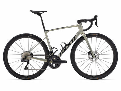 Silniční kolo Giant Defy Advanced SL 1, lehký a aerodynamický design pro vytrvalostní jízdu